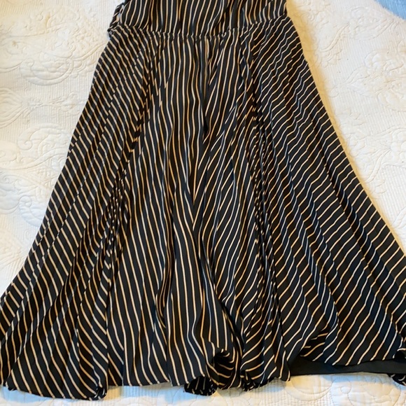 Ali and Jay Black and Tan stripped dress size large dress with pleated skirt - Picture 10 of 11